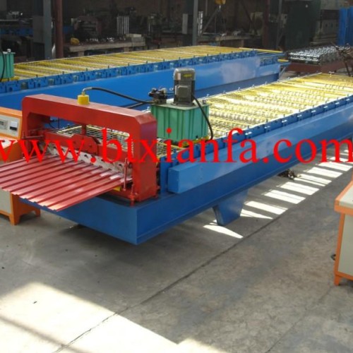 Roll forming machine